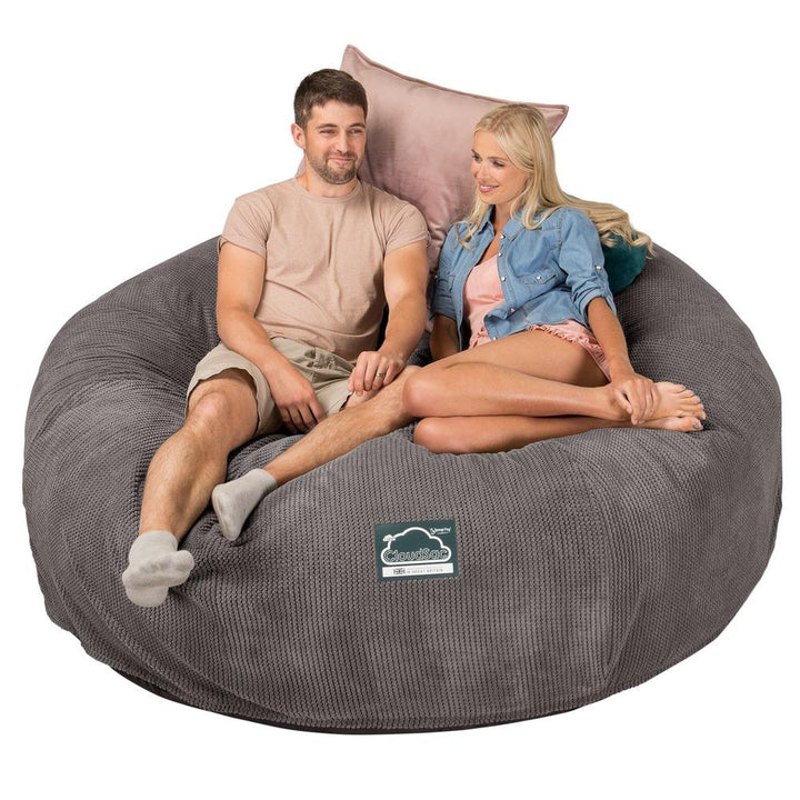 Lounge Pug, Pouf Sacco Gigante King Size XXL, C3000L CloudSac, Imbottito Di Fiocchi Di Lattice e Poliestere, Pompon Carbone Grigio