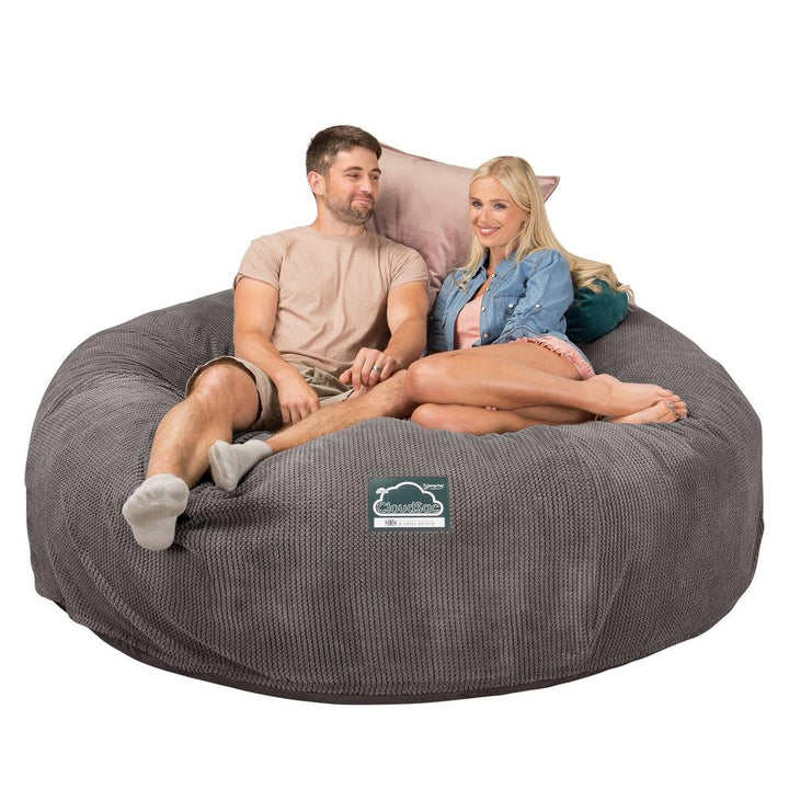 Lounge Pug, Pouf Sacco Gigante King Size XXL, C3000L CloudSac, Imbottito Di Fiocchi Di Lattice e Poliestere, Pompon Carbone Grigio