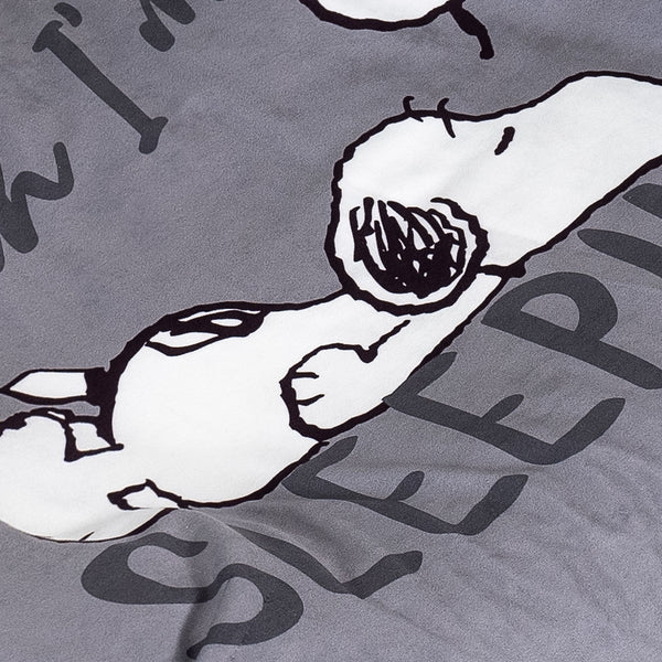 Snoopy Lettino per Cani Sloucher Medio - Sonno Fabric Close-up Image